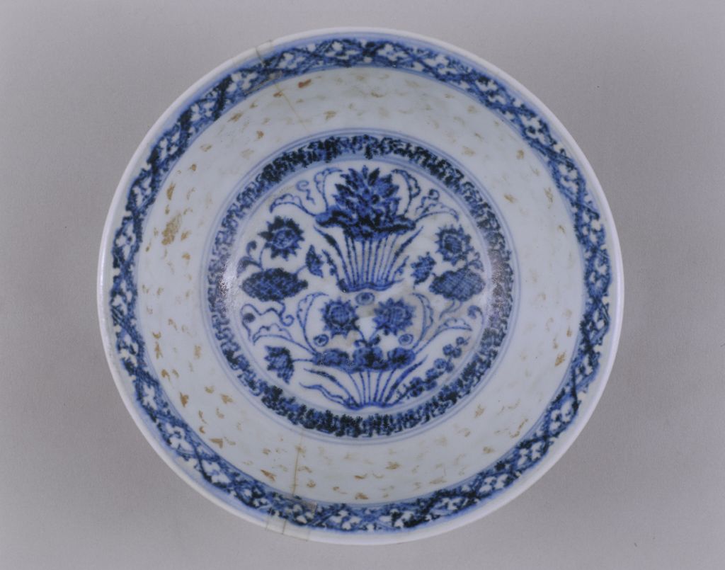 图片[2]-Blue-and-white and gold-colored clover bowl with tangled branches-China Archive